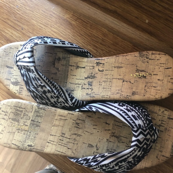 GEORGE | Free w/purchase | Sandals Platform | 5 - Picture 2 of 5